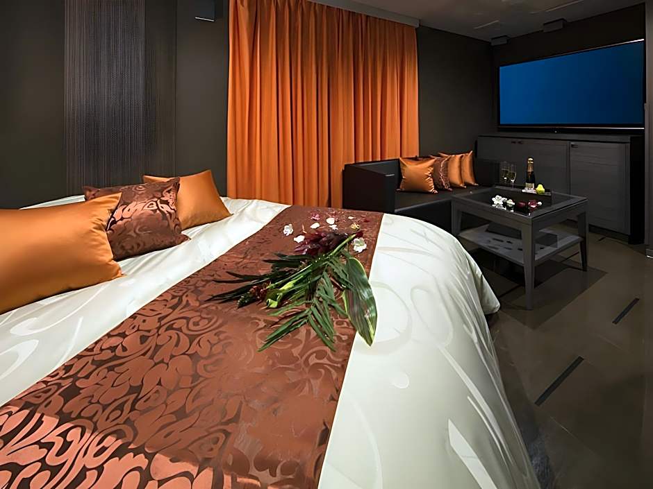 Hotel In The Green (Adult Only)
