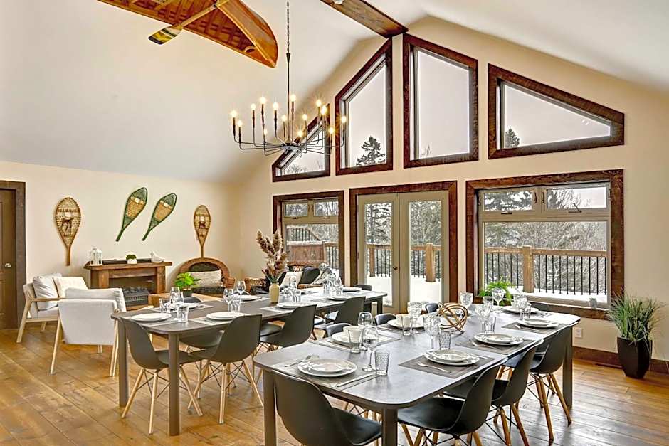 Front RIVER private BEACH 2 HOT TUBS 15 p SAUNA