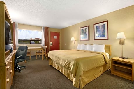 1 King Bed Non-Smoking