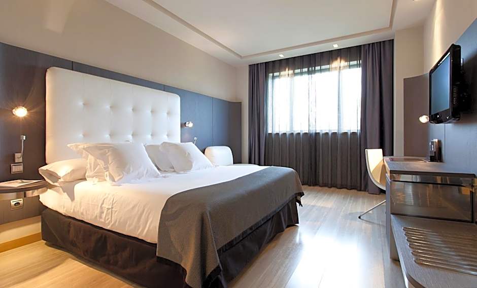 Hotel Maydrit Airport