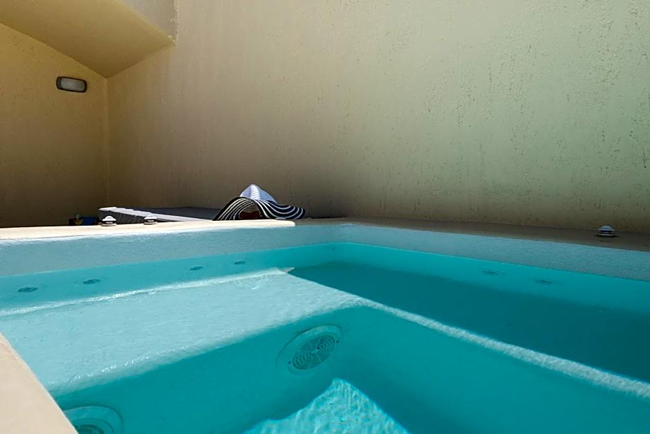 Cyclops Beach Apartments