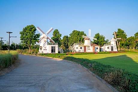 Standard Twin Room with Mountain View