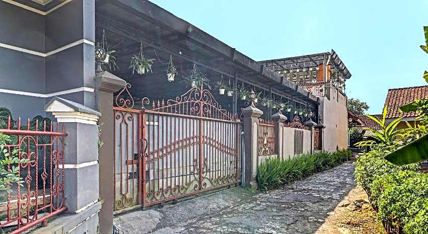 OYO Life 91480 Putridapisa Syariah