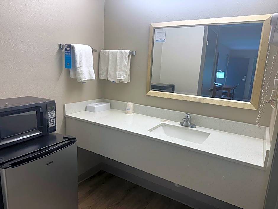 Days Inn by Wyndham Lake City I-10