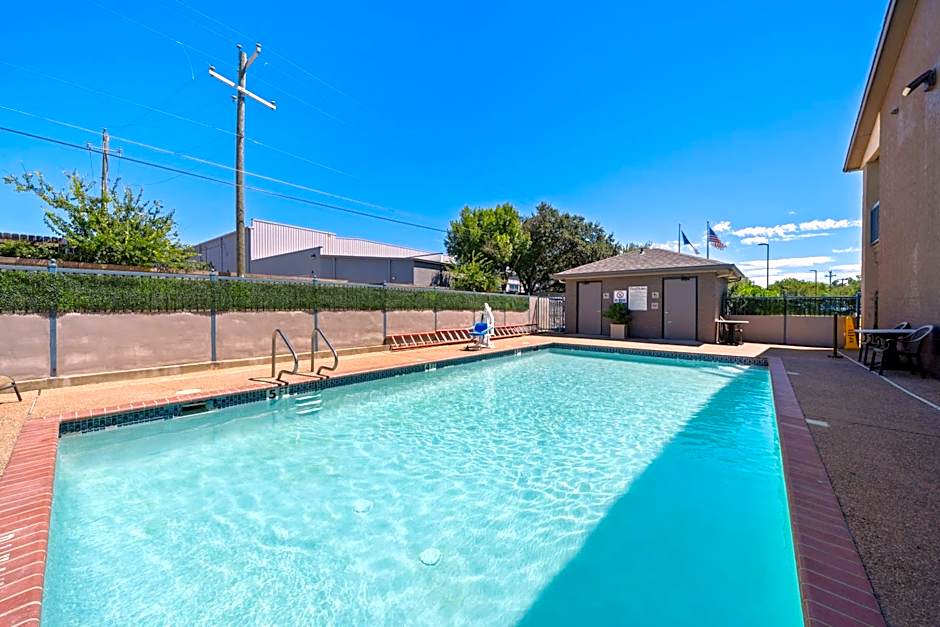 Days Inn by Wyndham Round Rock