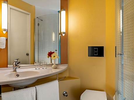 Accessible Room with 1 double bed