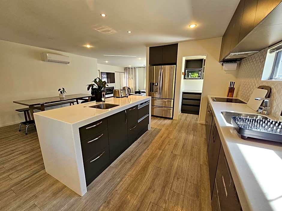 Azena Suites & Apartment