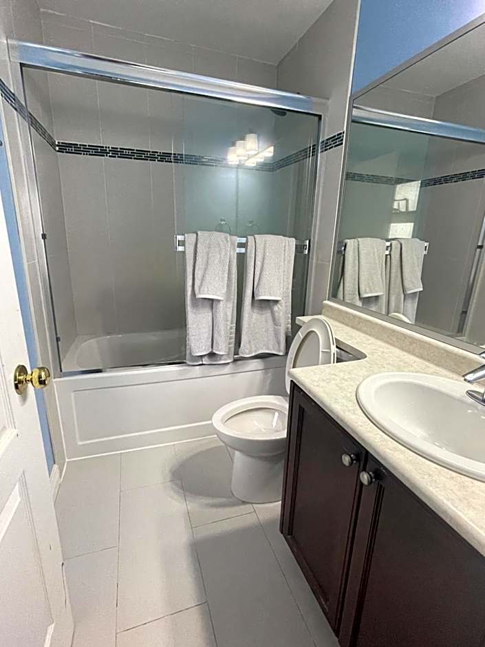 Cozy Guest Rooms Near UBC, Downtown and Beaches