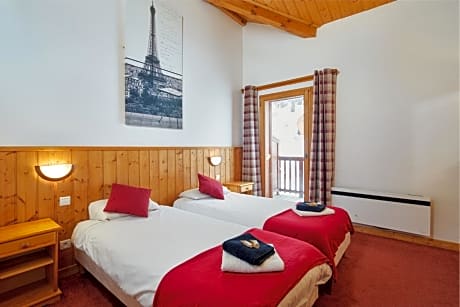 Standard Twin Room with Garden View