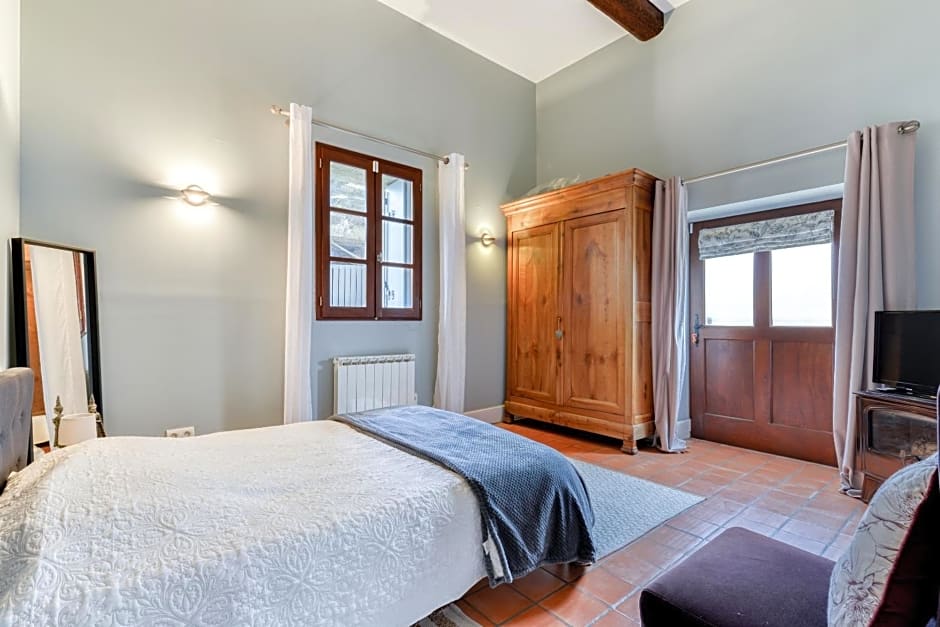 Maison Dix Chambres d'hôtes et Espace SPA Bien être