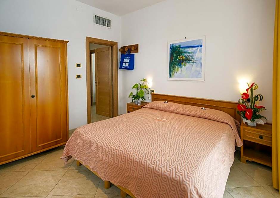 Foto 1 daripada 2 — Economy 1 Double Bed or 2 Beds