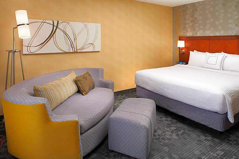 Courtyard By Marriott Detroit Warren