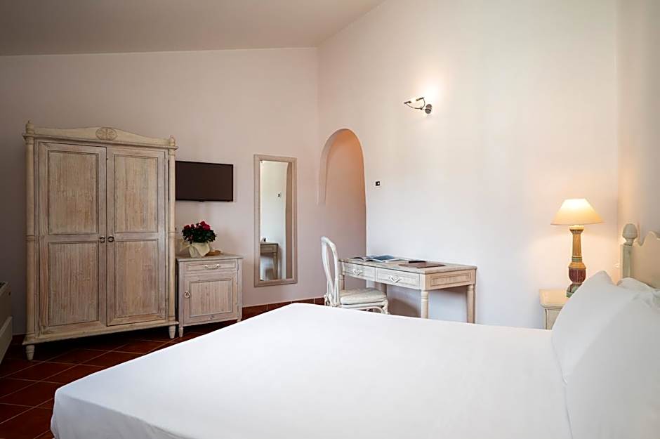 Hotel Monti Di Mola