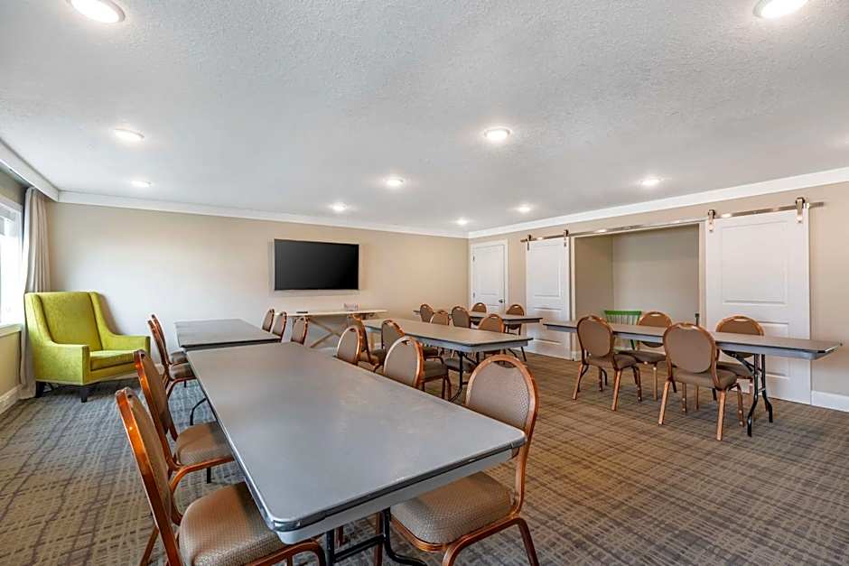 Best Western Plus University Park Inn & Suites