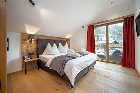 Apartment with Mountain View