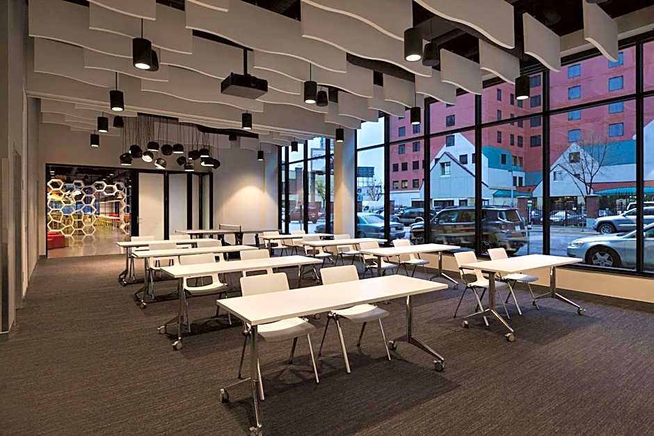 Radisson Red Minneapolis Downtown