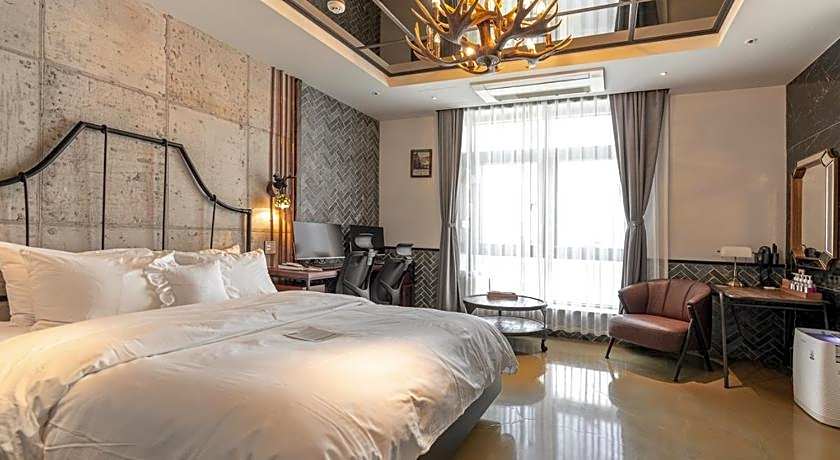 Hotel February Dong Seong Ro