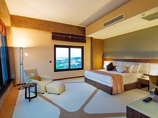 Noahs Ark Deluxe Hotel Spa