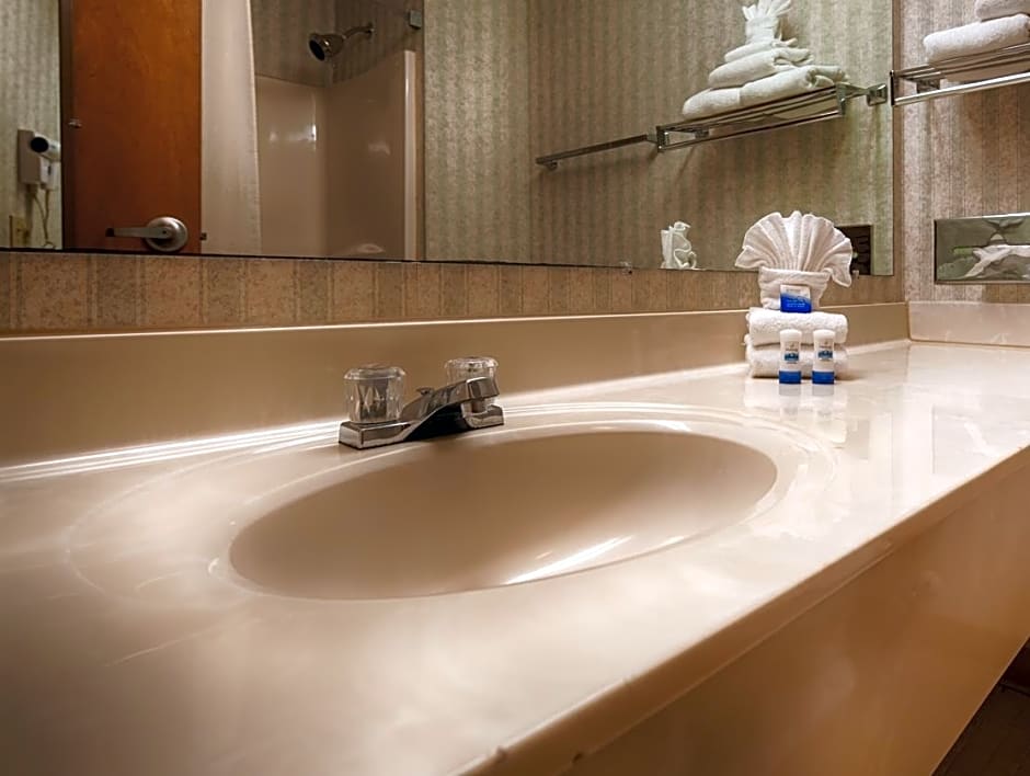 Baymont Inn & Suites by Wyndham Groton-Mystic