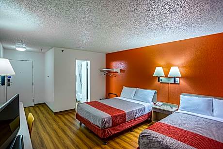 2 Full Beds | Micfridge