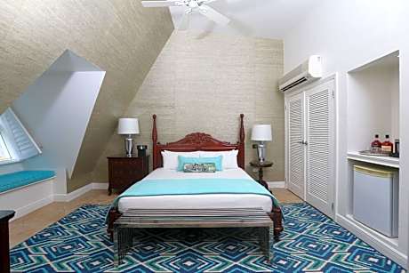 Suite with Pool View