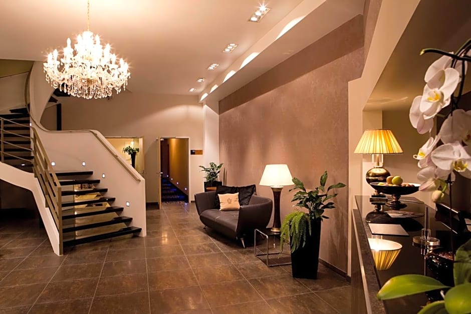 ROSS Hotel