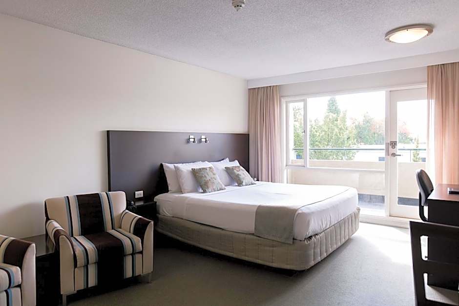St Ives Motel Apartments