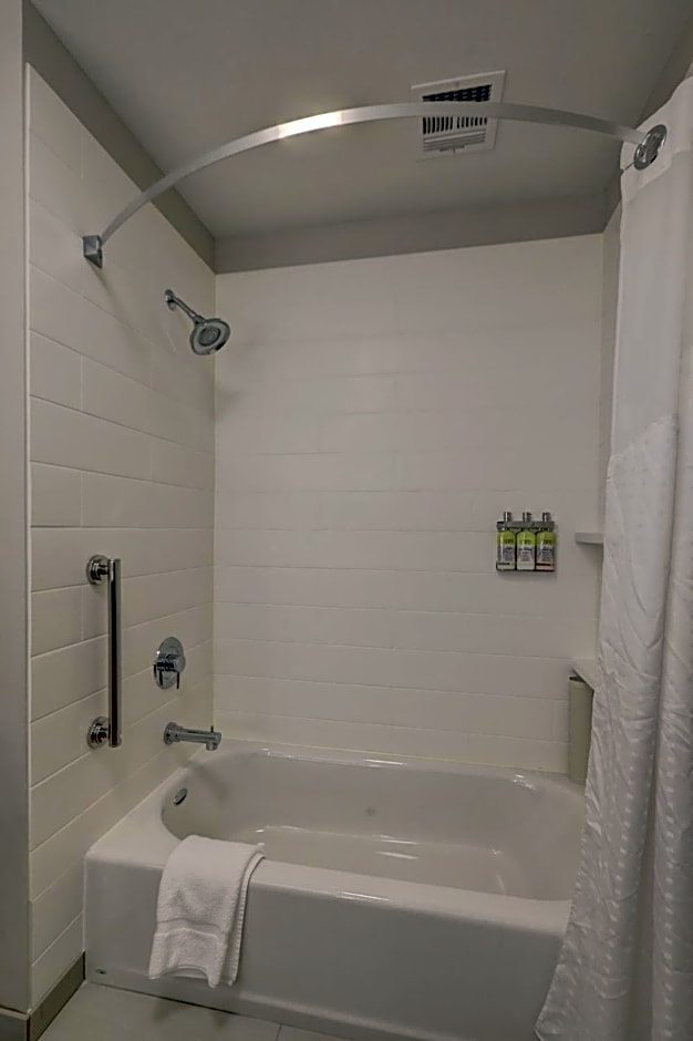 Holiday Inn Express And Suites Auburn Downtown By IHG