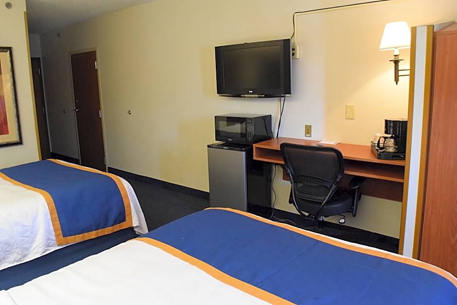 Photo 1 of 5 of 2 Queen Beds, Accessible