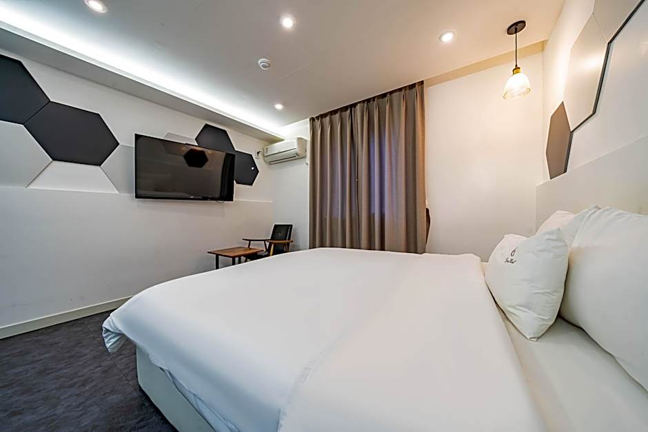 Gray Hotel