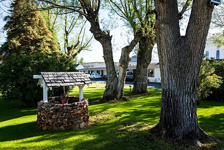 Silver Maple Inn and The Cain House Country Suites