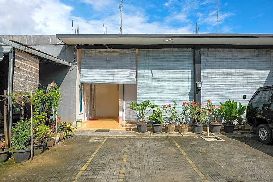 RedDoorz Syariah near Alun Alun Kebumen