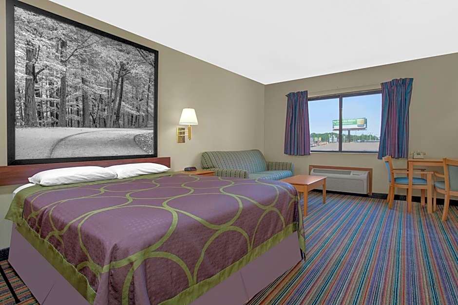 Super 8 by Wyndham Evansville East