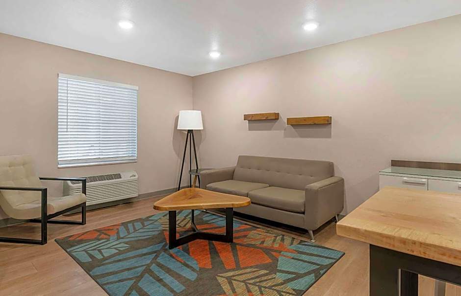Extended Stay America Select Suites - Louisville - Airport