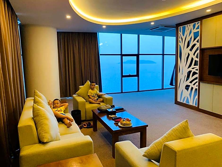 Photo 1 of 4 of Executive Suite, Sea View