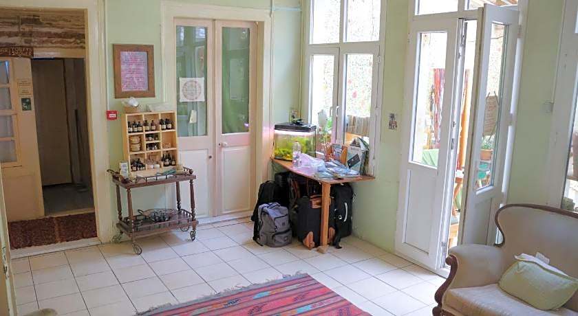 LOTUS GARDEN HOSTEL