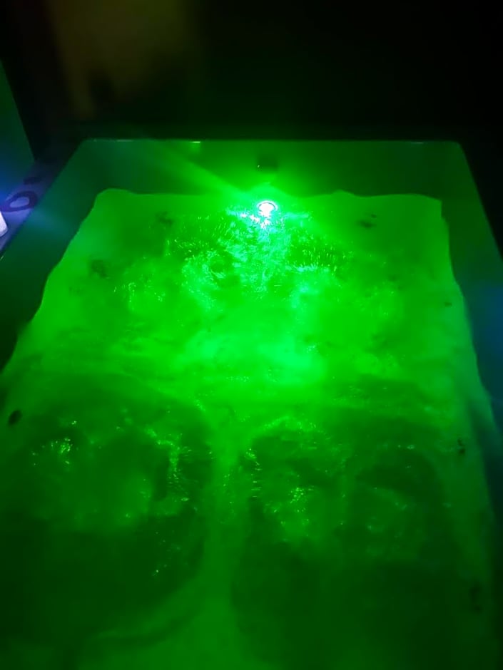 SPABYELLEETLUI spa rouge ou bleu