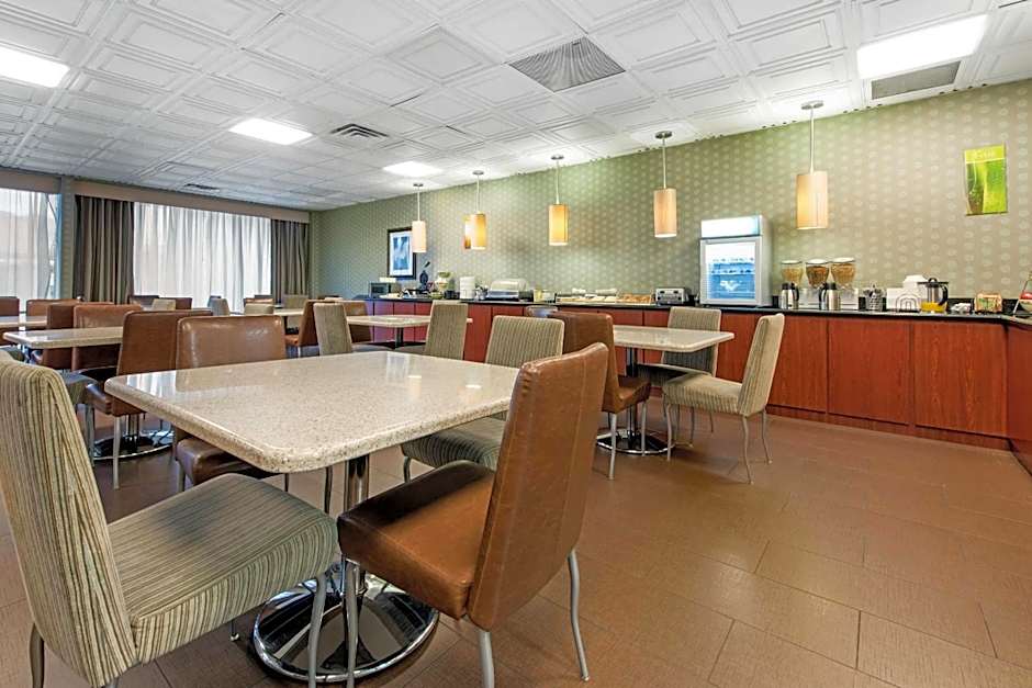 Quality Inn & Suites Charleston - Civic Center