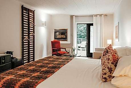 King Suite With Balcony Fireplace with Sofa