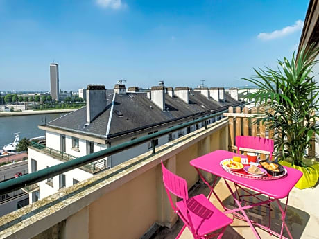 Standard Single Room with Balcony and View