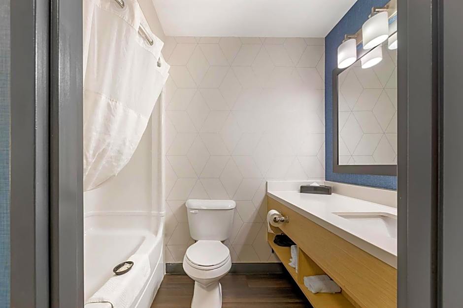 Quality Inn & Suites Oakville