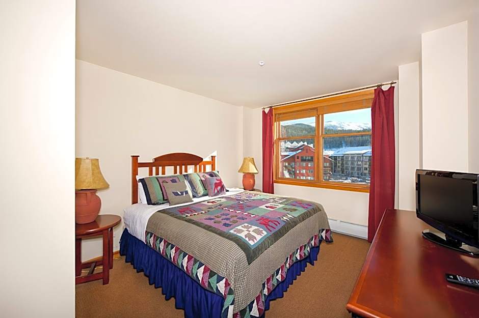 Zephyr Mountain Lodge