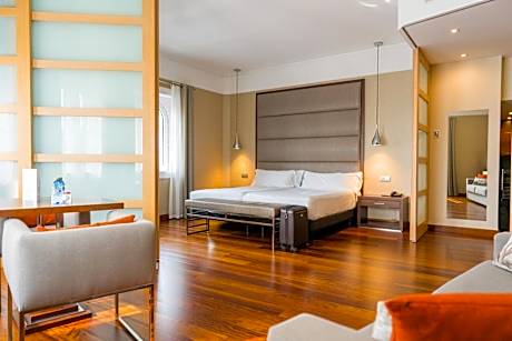 Junior Suite with City View