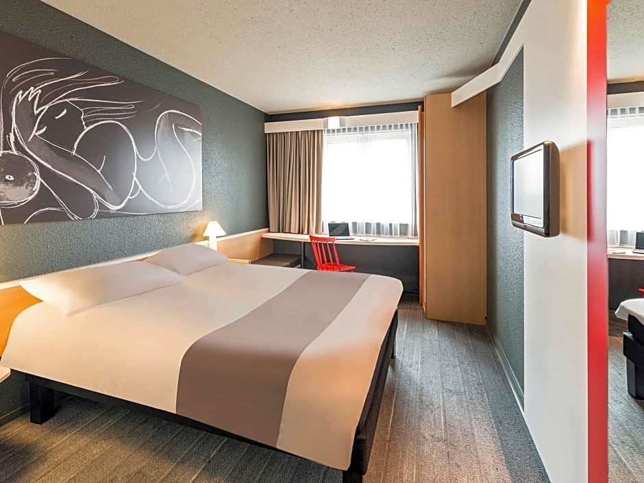 Photo 1 of 16 of Standard 2 Twin Beds
