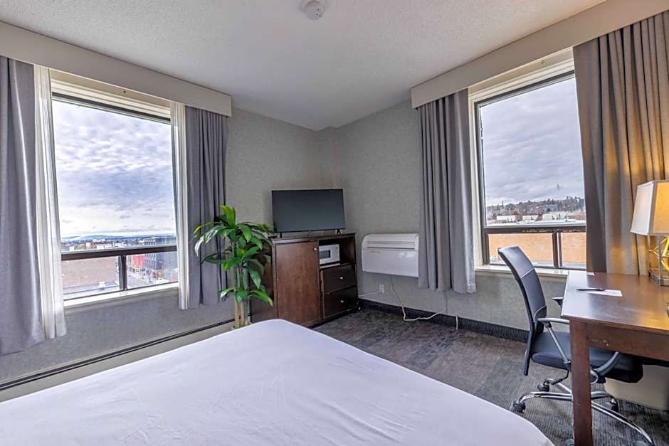 Prince Arthur Waterfront Hotel & Suites
