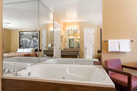 King Suite - Non-Smoking