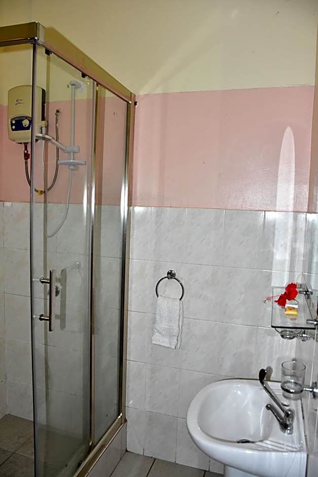 Reef Holiday Apartments