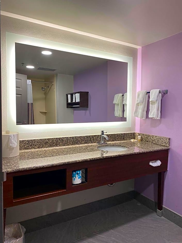 La Quinta Inn & Suites by Wyndham Clarksville