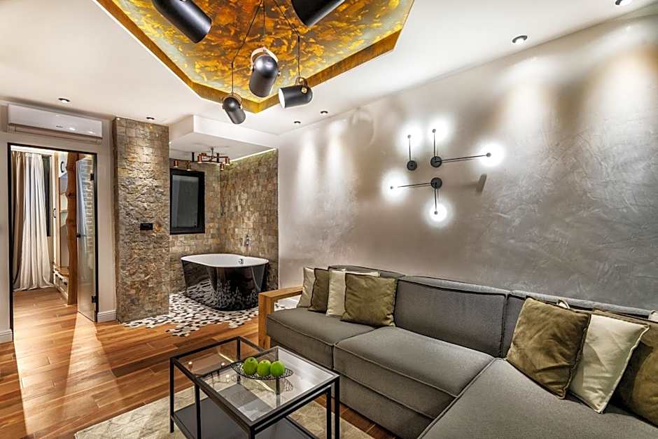 One Luxury Suites
