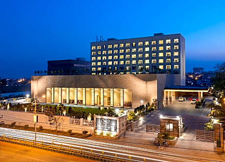 Balaji Sarovar Premiere Solapur
